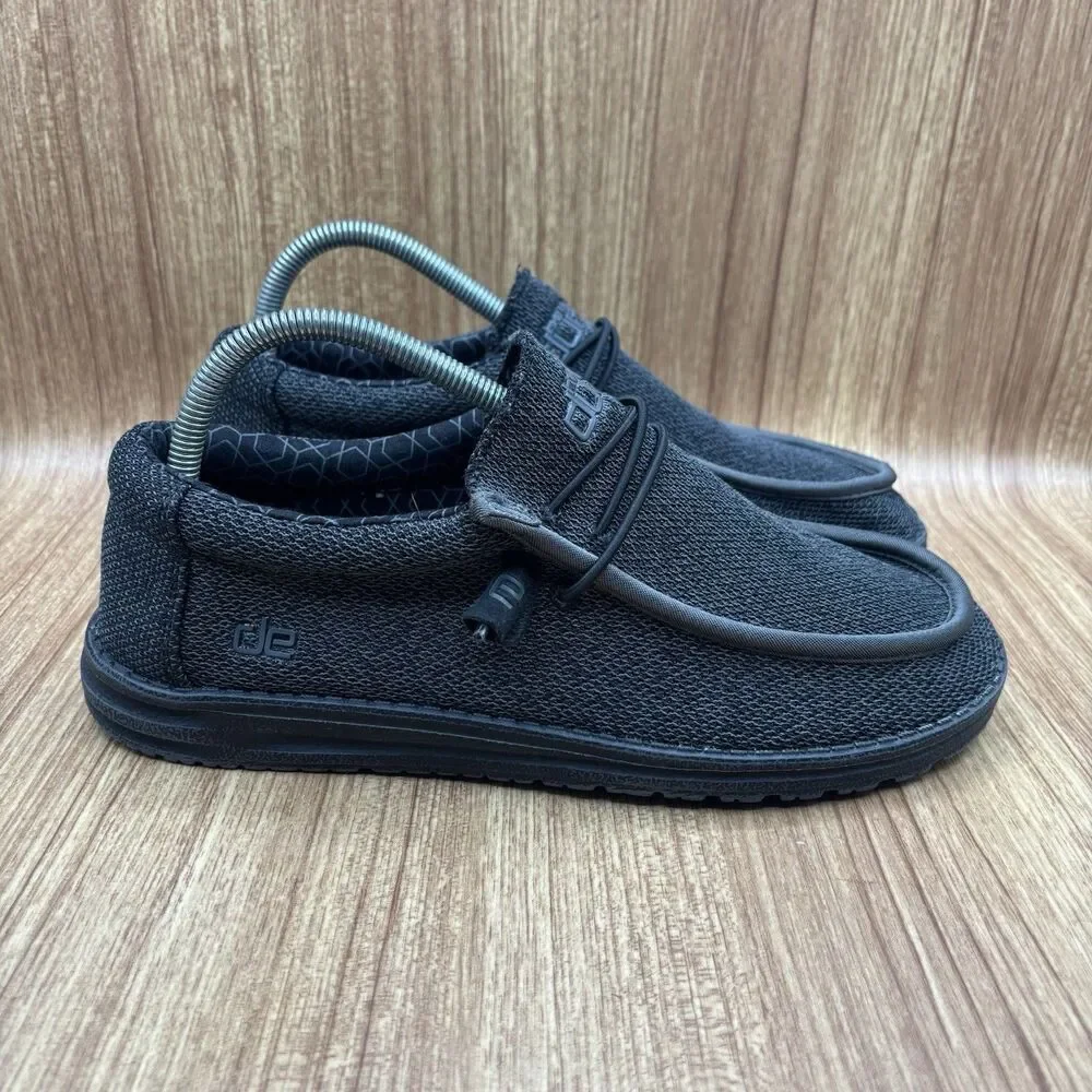 Hey Dude Shoes Men's 8 ladies 10 Black Wally Sox Black Micro Total sneakers